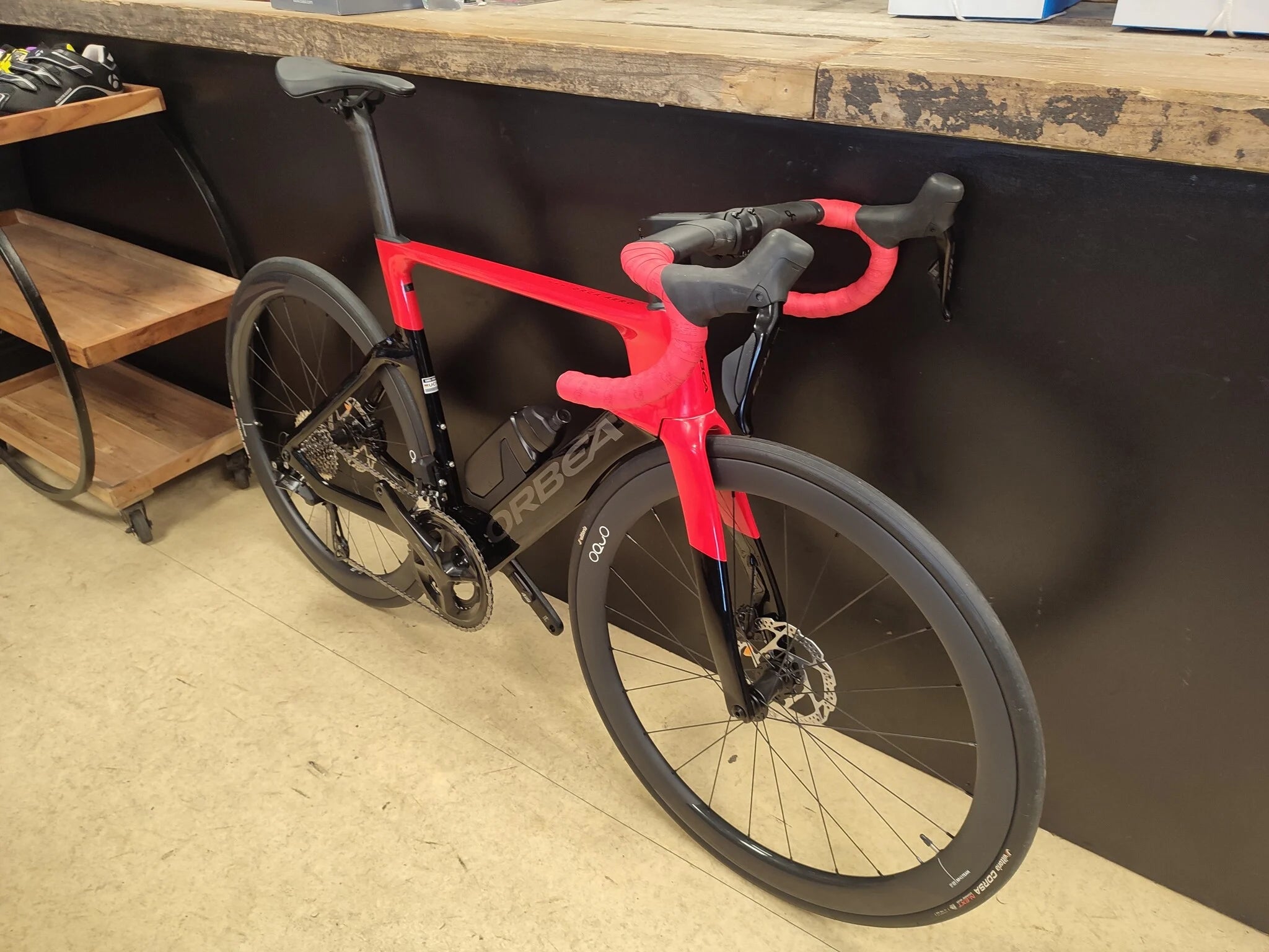 ORCA AERO M35ILTD PWR Red Black 53cm